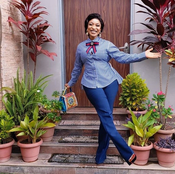 Tonto Dikeh Steps Out In Stylish Corporate Outfit 3