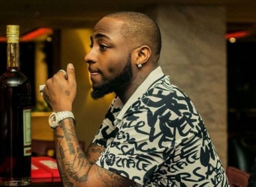 Davido Expresses Shock As Strange Woman Tattoos His Family On Her Back. 12