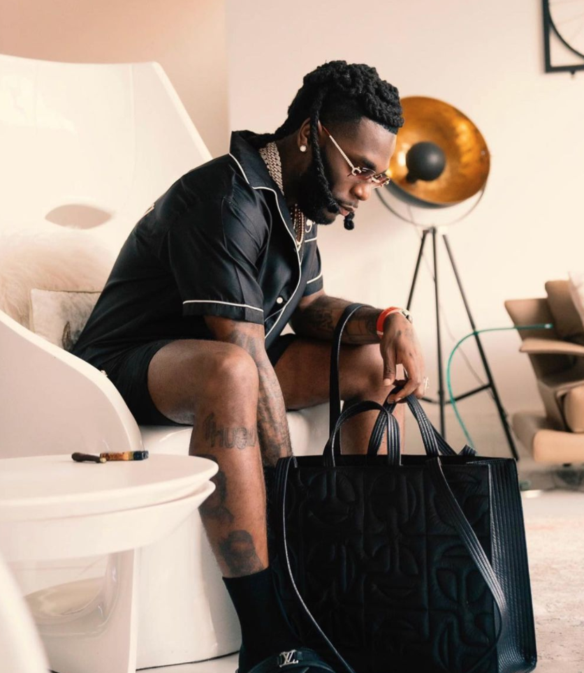 Burna Boy Rewards The Fighter Who Showed Him How To Remove Shatta Wale’s Teeth With #1 Million 1